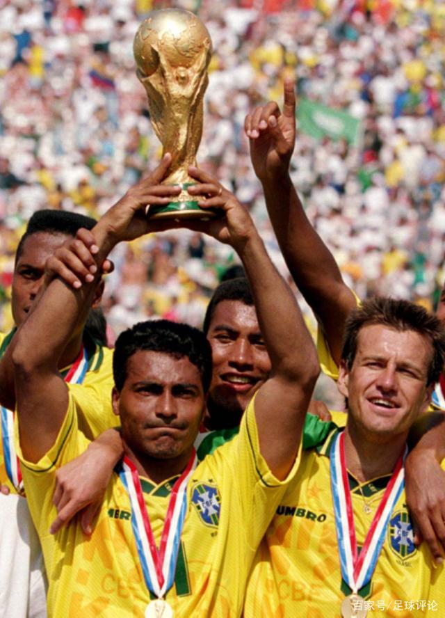 U22国足门将栾毅：少一人作战大家仍团结在一起，平局不容易（U22国足门将栾毅：十人应战依旧齐心，艰难收获平局）