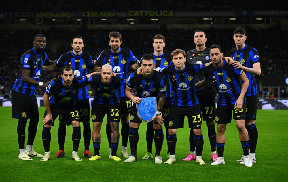 官方：德利赫特力压B费和阿马德，当选曼联11月最佳球员（曼联官宣：德利赫特压过B费和阿马德，荣膺11月队内最佳球员）