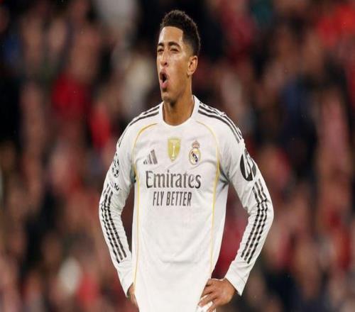 川超自贡队提前出线，奥运冠军高敏献花，全队坐摩托车巡游（川超自贡队提前晋级，奥运冠军高敏送花庆贺，全队骑摩托车巡游）