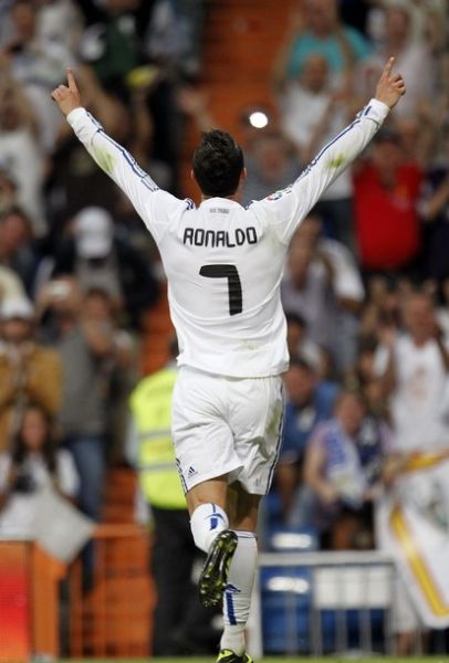 未满21岁意甲赛季至少前15场打进5球，伊尔迪兹比肩皮耶罗（伊尔迪兹未满21岁在意甲赛季前15场斩获5球，与皮耶罗比肩）