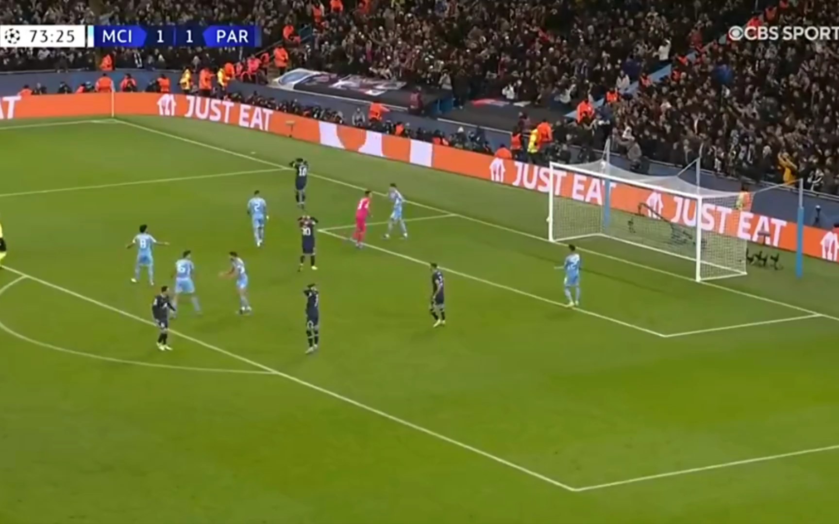 也是上到樊振东大师课了！小胖齐祖上海弄堂里打乒乓（樊振东大师课开讲：小胖携齐祖在上海弄堂切磋乒乓）