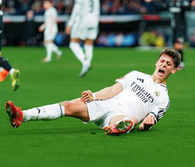 卫报：伯恩茅斯多名后防主力离队，新赛季前景如何尚待观察（卫报：伯恩茅斯后防多名主力出走，新赛季前景仍存变数）