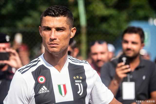 那不勒斯欲租曼联中场梅诺并承担全额薪资（那不勒斯有意租借曼联中场梅诺，愿承担其全部薪资）